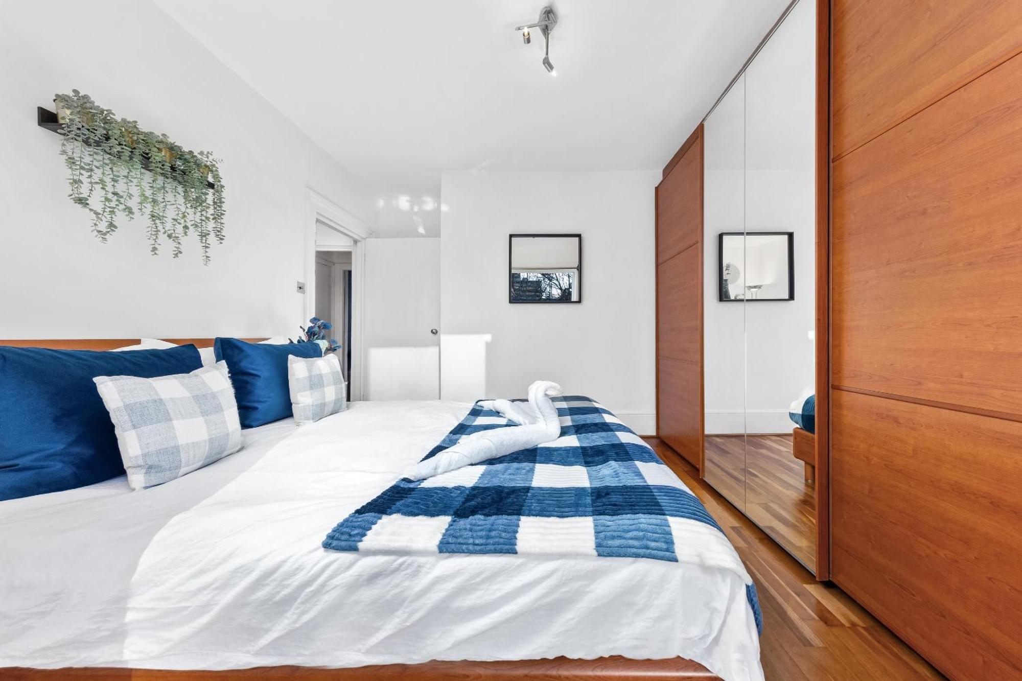 Balcony Blue Theme 1 Bedroom Central London Luxury Flat Near Hyde Park! Accommodates Up To 6! Double Sofa Bed And Next To Station! 외부 사진