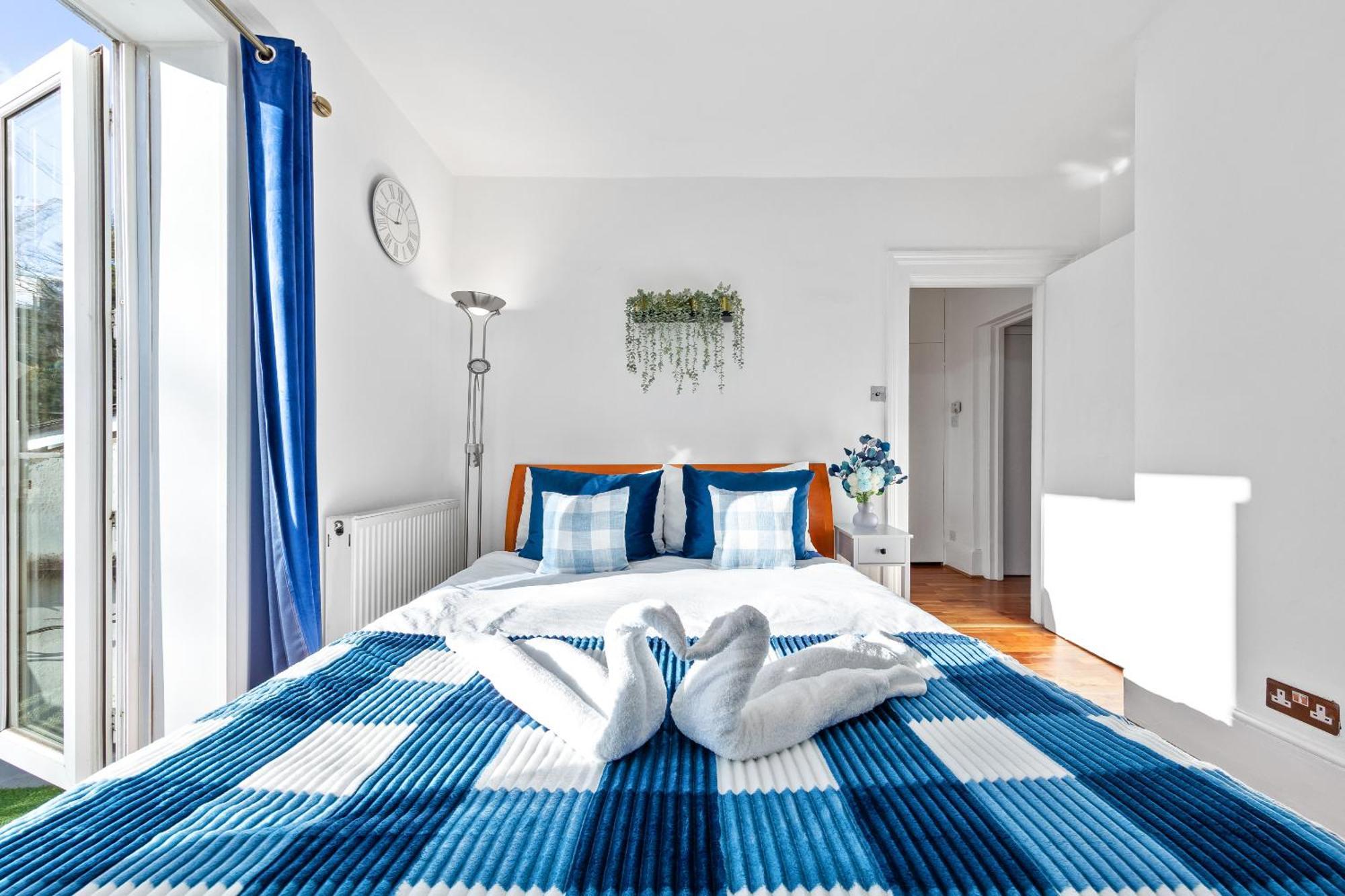 Balcony Blue Theme 1 Bedroom Central London Luxury Flat Near Hyde Park! Accommodates Up To 6! Double Sofa Bed And Next To Station! 외부 사진