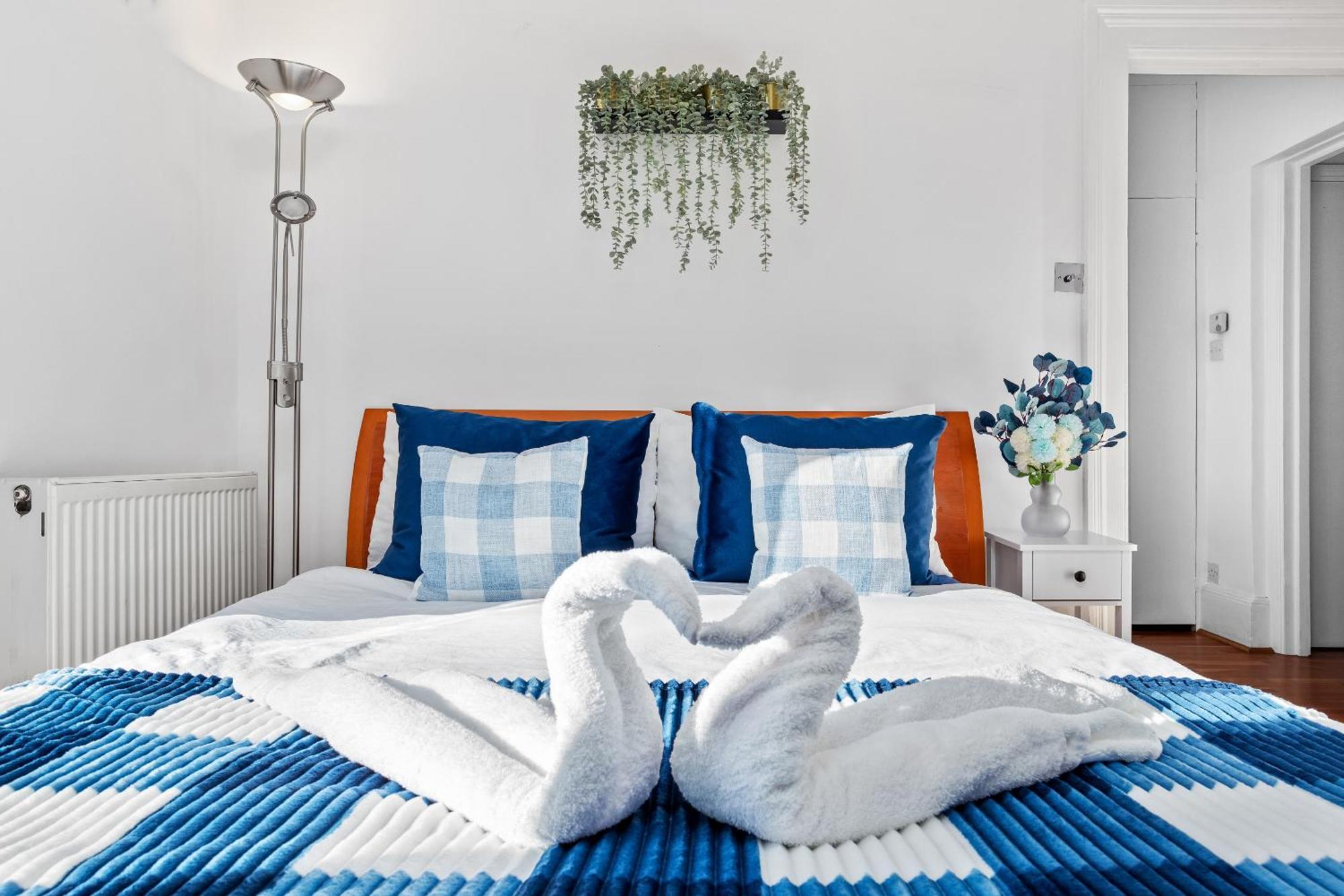 Balcony Blue Theme 1 Bedroom Central London Luxury Flat Near Hyde Park! Accommodates Up To 6! Double Sofa Bed And Next To Station! 외부 사진