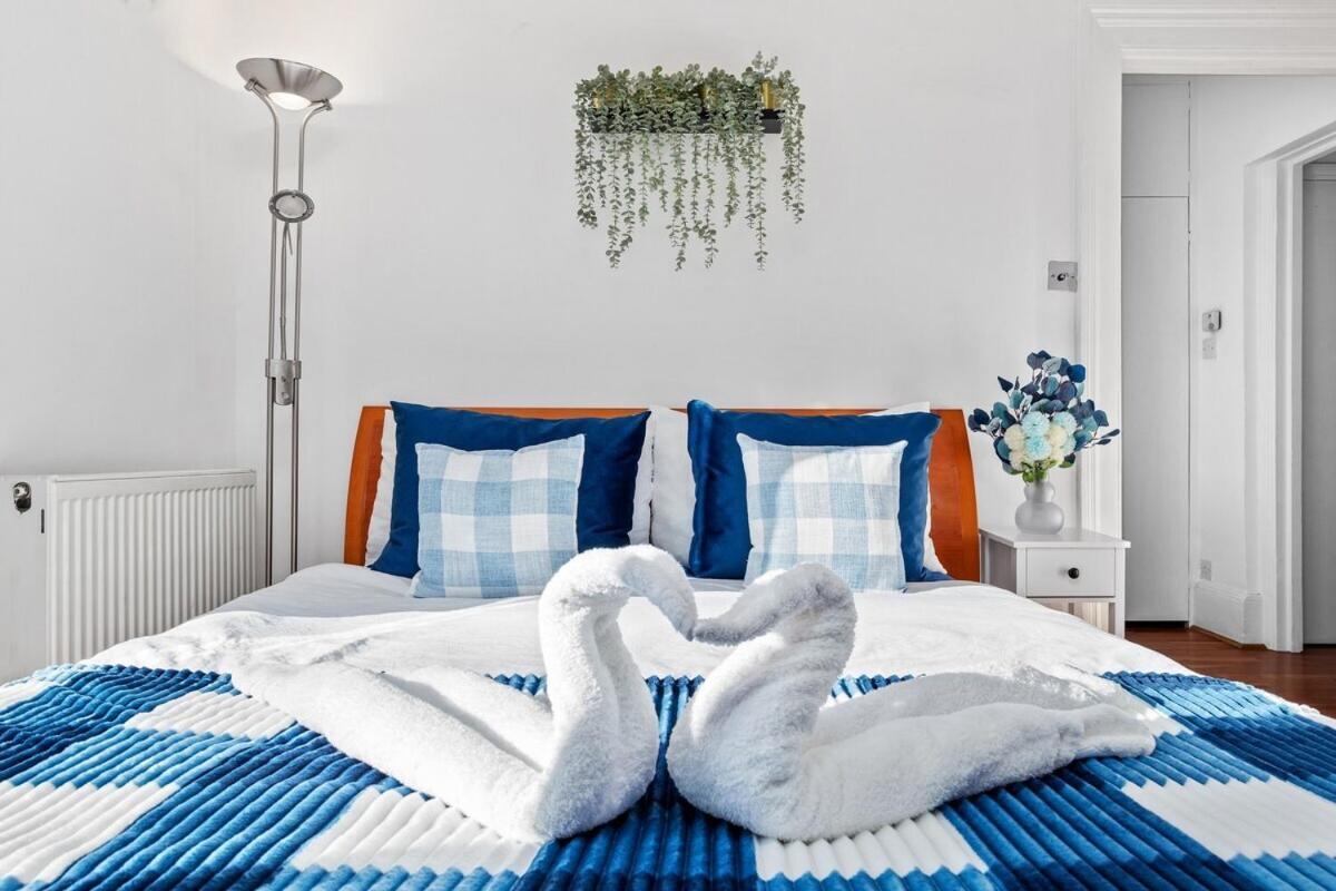 Balcony Blue Theme 1 Bedroom Central London Luxury Flat Near Hyde Park! Accommodates Up To 6! Double Sofa Bed And Next To Station! 외부 사진