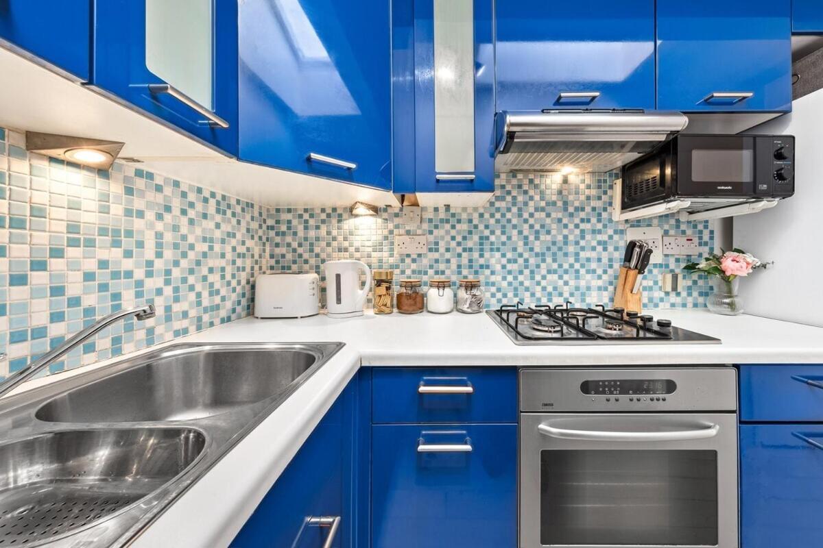 Balcony Blue Theme 1 Bedroom Central London Luxury Flat Near Hyde Park! Accommodates Up To 6! Double Sofa Bed And Next To Station! 외부 사진
